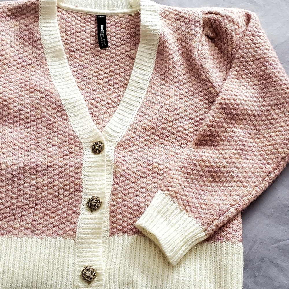 Design Lab brand *Pink and white knit  *Cardigan sweater *Cute puffed  sleeves